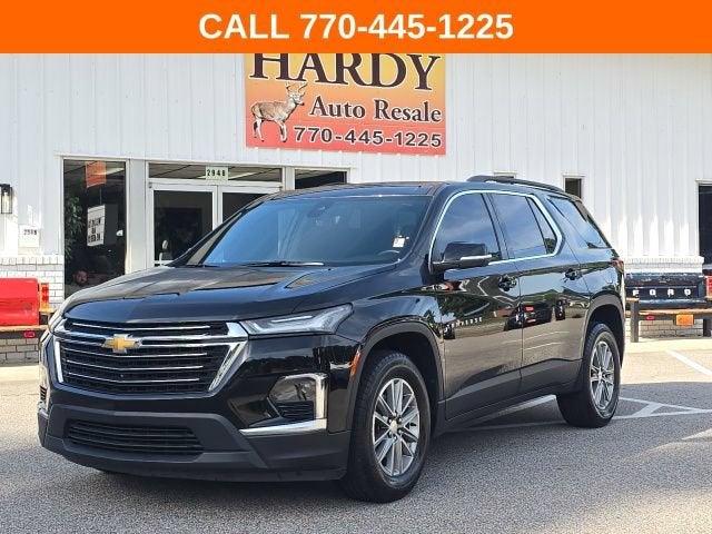 2023 Chevrolet Traverse LT Cloth in Mosaic Black Metallic — front three-quarter view