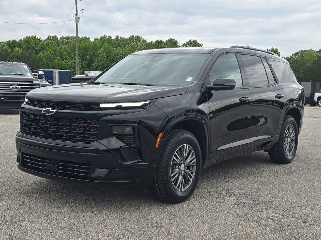 2025 Chevrolet Traverse RS in Mosaic Black Metallic — front three-quarter view