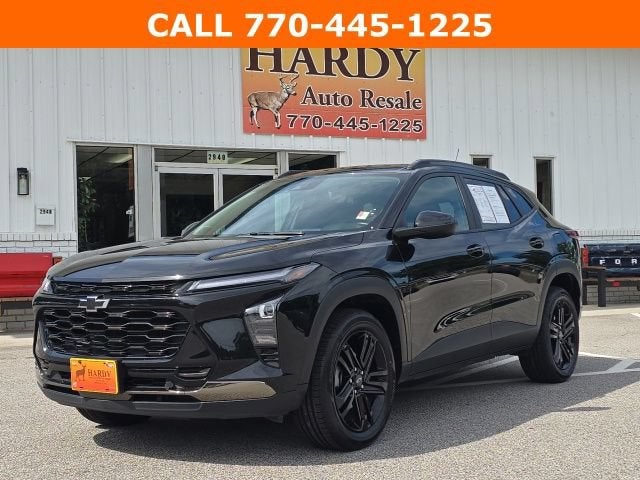 2024 Chevrolet Trax ACTIV in Mosaic Black Metallic — front three-quarter view