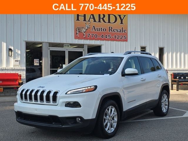 2018 Jeep Cherokee Latitude Plus in Bright White Clearcoat — front three-quarter view