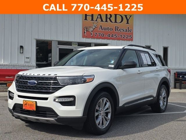 2023 Ford Explorer XLT in White Metallic — front three-quarter view