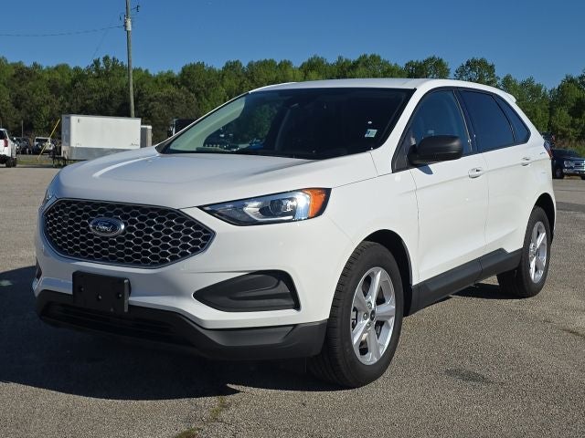 2024 Ford Edge SE in Oxford White — front three-quarter view