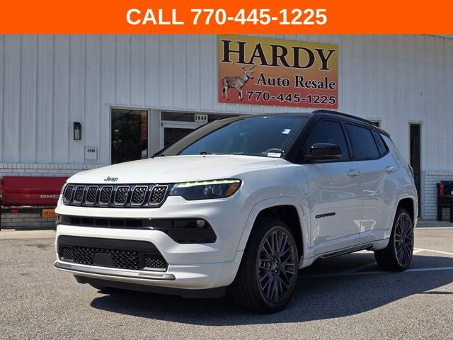 2023 Jeep Compass Limited in Bright White Clearcoat — front three-quarter view
